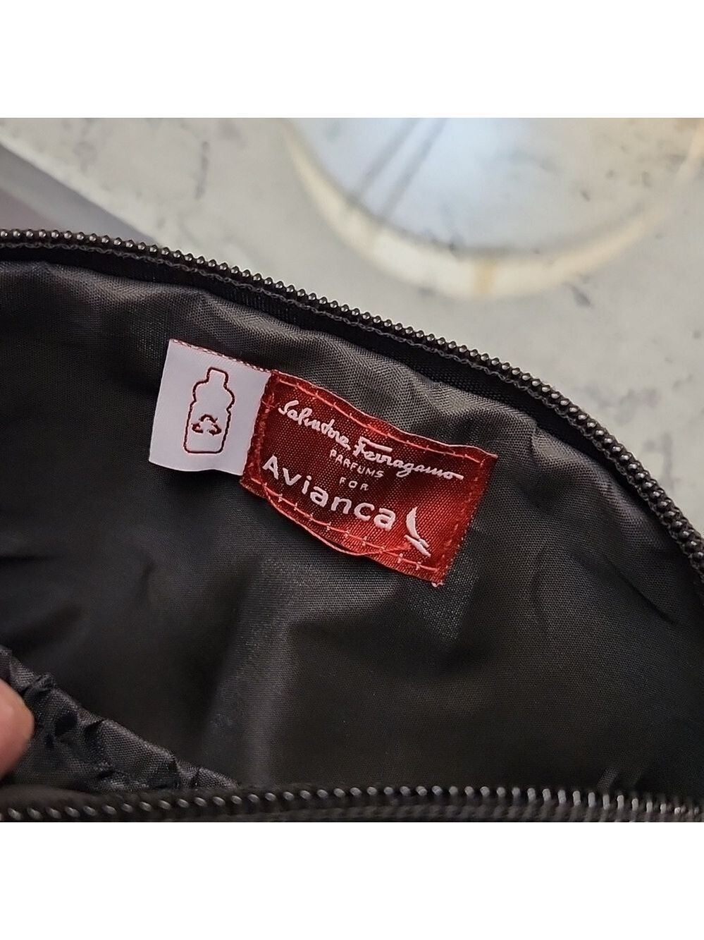 Salvatore Ferabamo parfums cosmetic bag - Picture 5 of 5